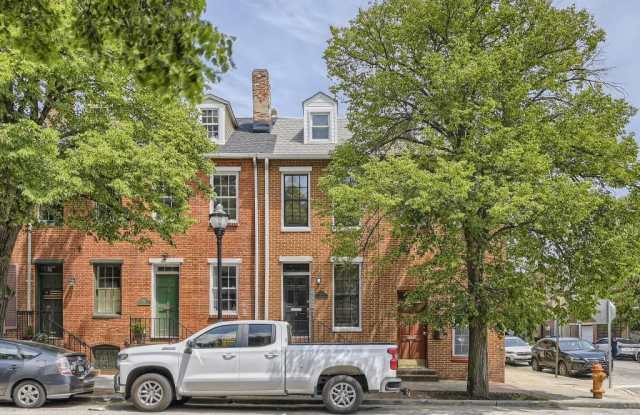 827 S CHARLES Street