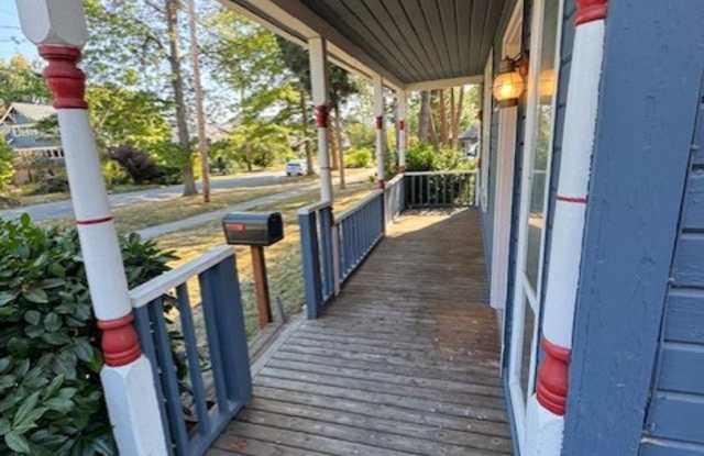 3-Bedroom Home in the Sunnyland neighborhood! Move in Ready Now! Lease to End on 7/30/2026