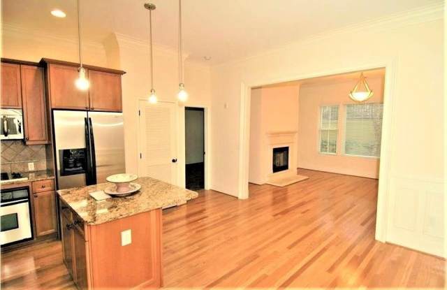 11 Perimeter Center E