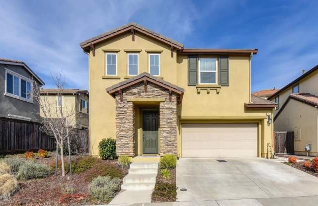 Lovely 3/2.5 in perfect location! - 1455 Bicker Circle, Folsom, CA 95630