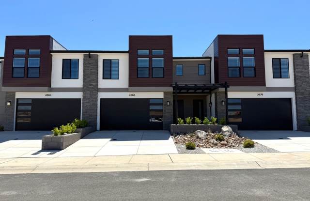Photo of Brand-New Desert Vista Townhome - Pool Access