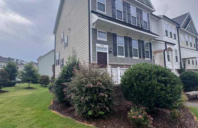 8008 Reedybrook Crossing