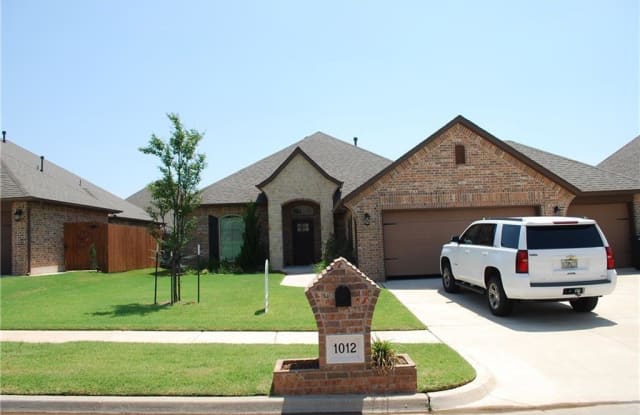 1012 Lindsey Lane - 1012 Lindsey Lane, Moore, OK 73160