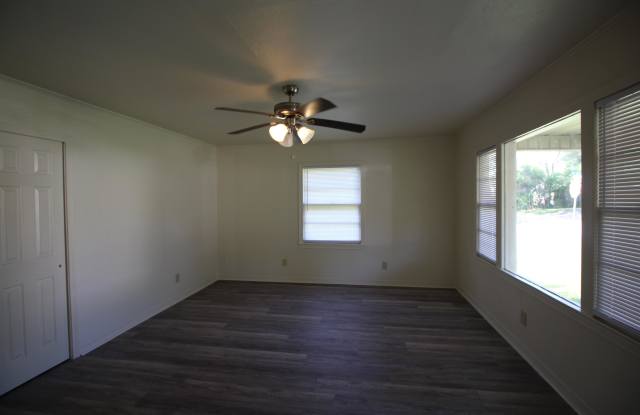 400 North Waldrip Street