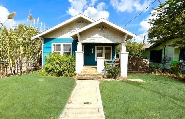 Photo of **MOVE IN SPECIAL** MUST SEE! 2 Bedroom / 2 Bath Home Near Downtown!
