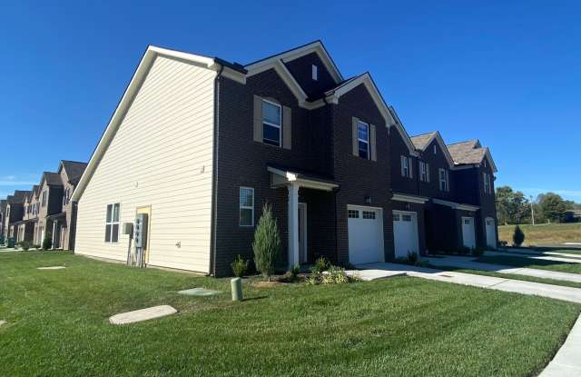 End Unit Townhome in Lebanon / 3 Spacious Bedrooms / Loft Area / 1 Car Garage / Back Patio