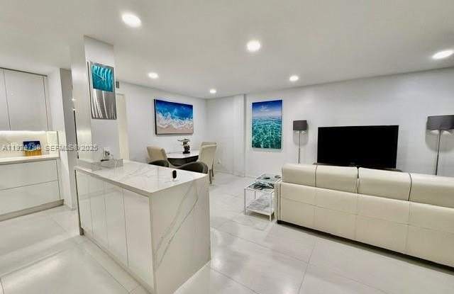 Photo of 1100 Alton Rd