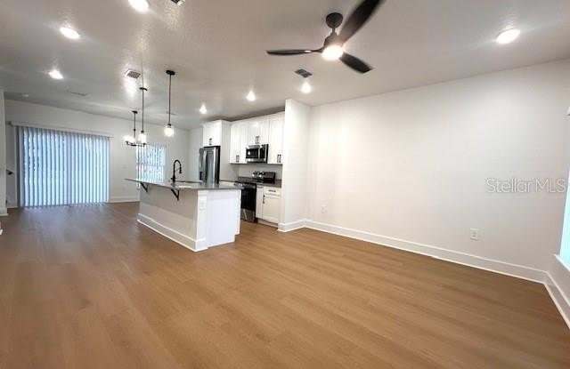 250 E COLLINS STREET