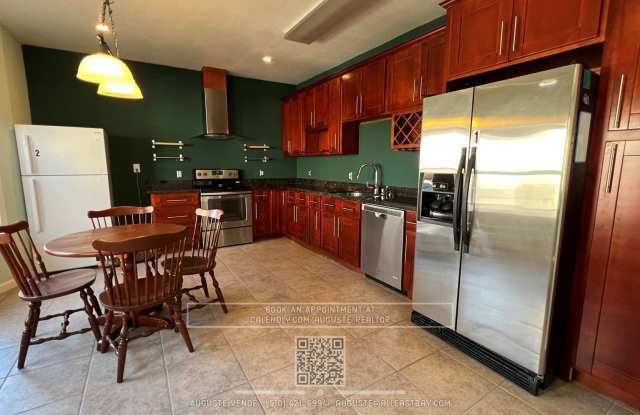 Large kitchen with 3 Fridges, Separate toilet for Each bedroom, Private Washer  Dryer on site