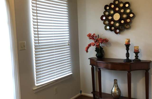 Photo of 40 Arbor Cir