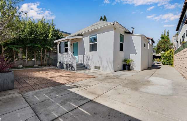 631 Indiana Avenue - FRNT