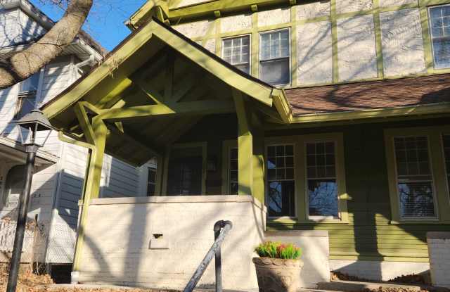 Photo of 2041 North Talbott Street