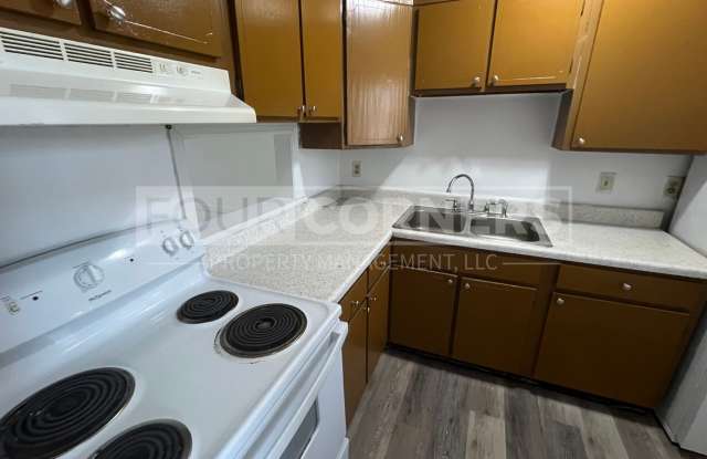 Lovely 2 Bedroom 1.5 Bath Townhome