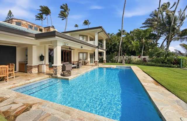 Portlock Oceanfront Estate: Luxury Beachfront Home w/ Pool & Sunset Views