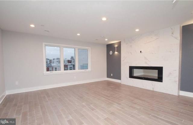 Photo of 2562 FRANKFORD Avenue unit: 3F