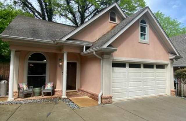 6 Bedroom Pierce Ave