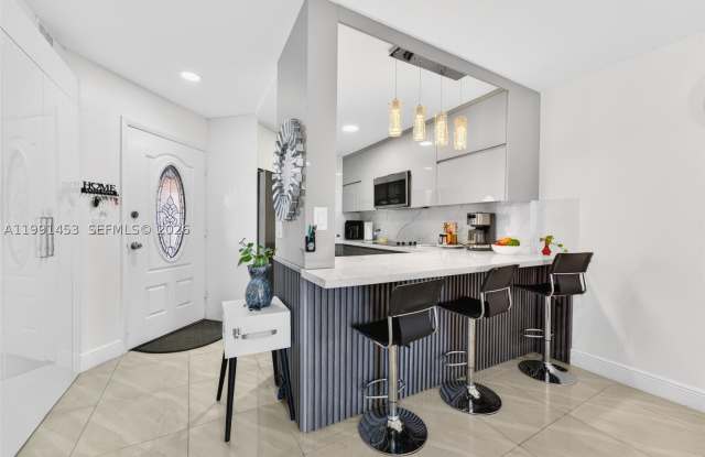 1750 W 46th St