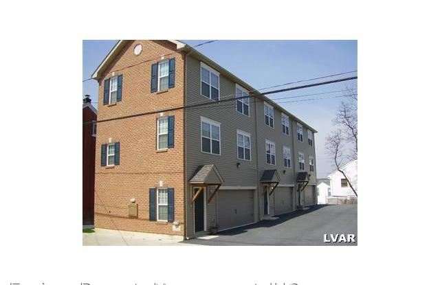 39 E. Garrison Street