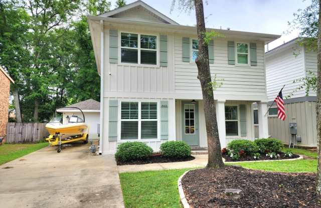 Photo of Stunning 2-story Home in the Coveted East Pensacola Heights!