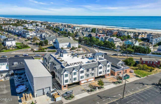 1801 Route 35 unit: 4