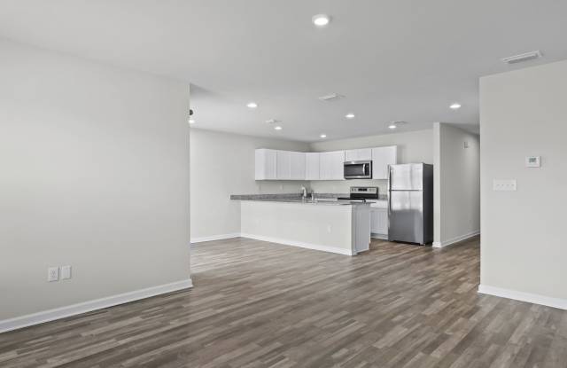 Beautiful 4/2 home with NEW fenced yard