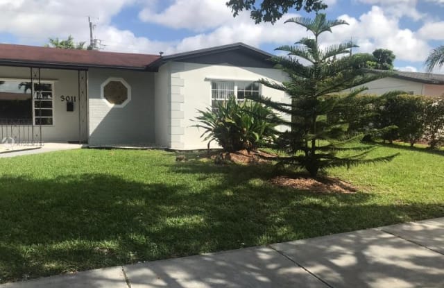 3011 SW 122nd Ave - 3011 Southwest 122nd Avenue, Tamiami, FL 33175