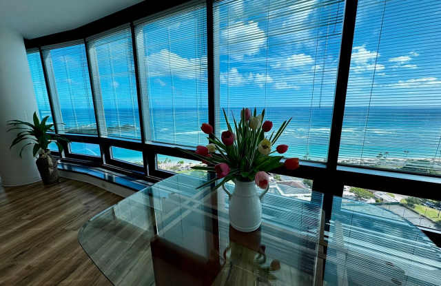 2/2/2 Ocean-Front Nauru Towers, Endless Ocean Views, 34Floor