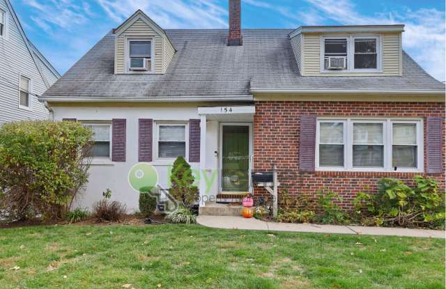 Spacious 1-Bedroom Apartment with Large Living  Dining Areas – Prime Hackensack Location