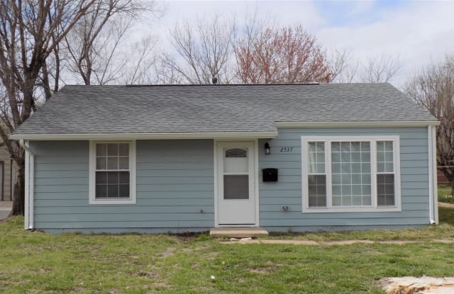 2537 N Hood Ave - 2537 Hood Street, Wichita, KS 67204