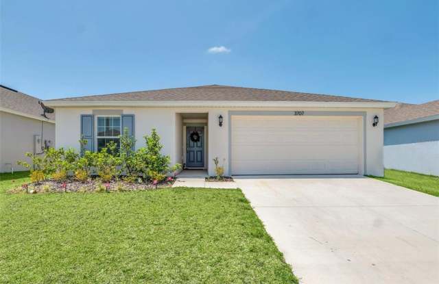 Photo of ONE MONTH FREE MOVE IN BY JANUARY! – Beautiful 3Bed/2Bath Home in Haines City