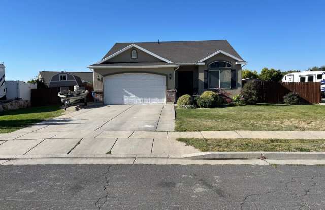 Photo of Spacious 5-Bedroom Haven with 3 Full Baths in North Ogden – 2162 Sq. Ft. of Comfort!