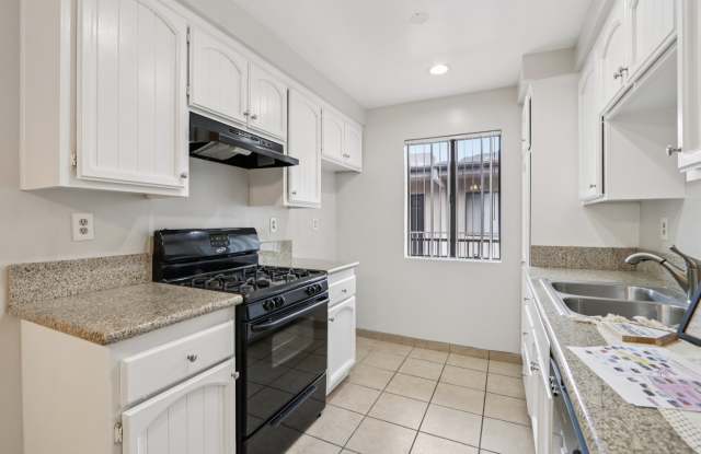 725 E Providencia Ave