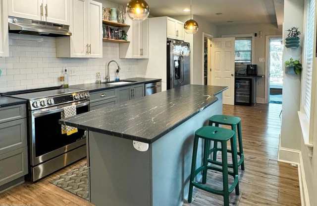 1434 E COLUMBIA AVENUE