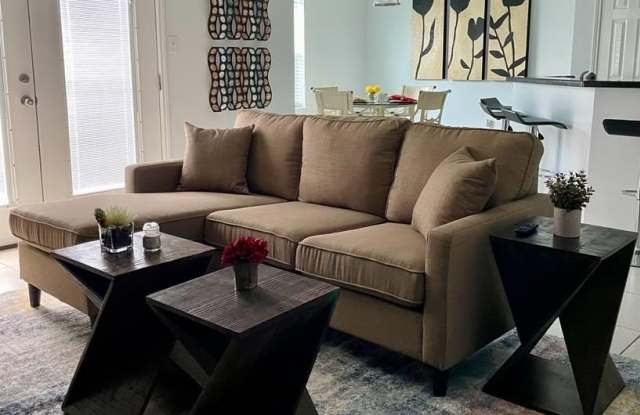 2235 BASSWOOD ST #10