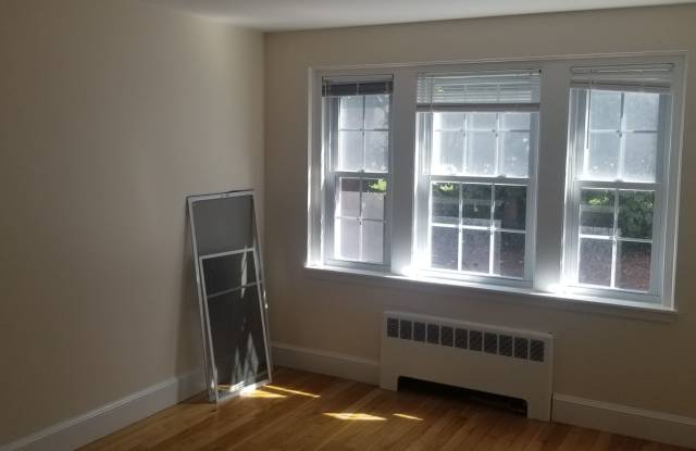 Photo of Amazing, Large Studio available 10/02!