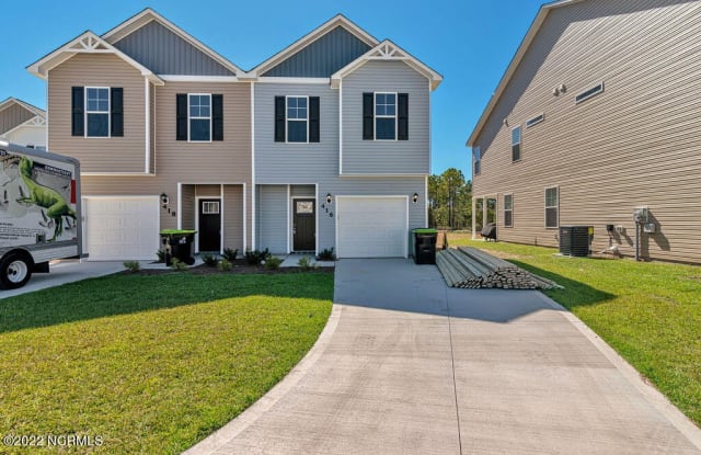 416 Vandemere Court - 416 Vandemere Ct, Onslow County, NC 28445