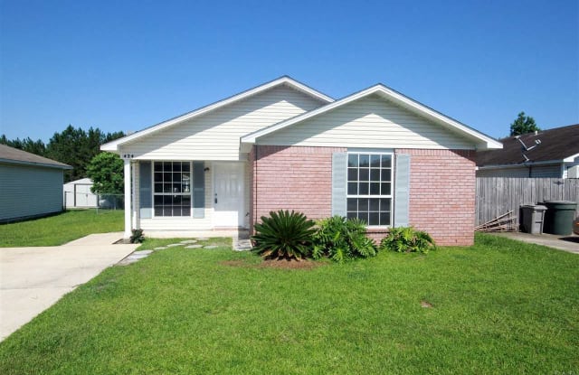 424 PINE CRESCENT WAY - 424 Pine Crescent Way, Escambia County, FL 32506