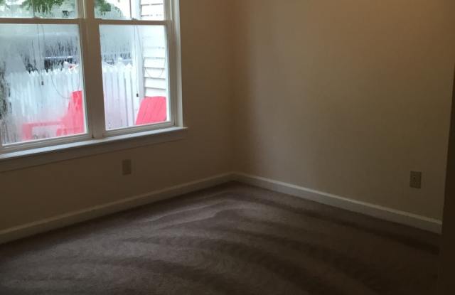 2 bed/2.5 bath town-house in Forest Cove!