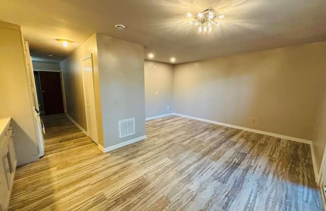 4 Bedroom, 3.5 Bath Townhouse Currently