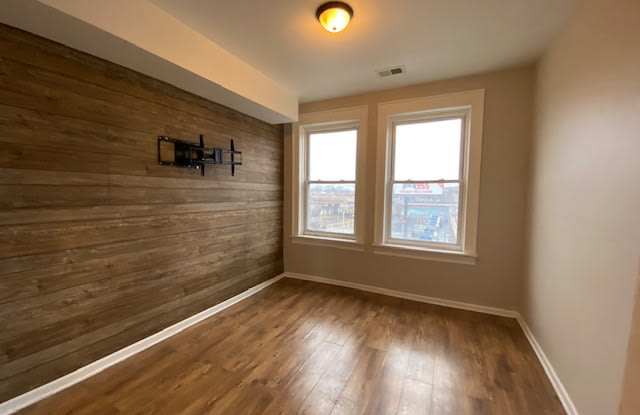 1607 Lawndale Avenue - 3S