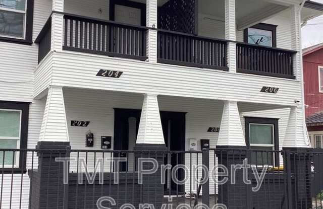 Photo of 204 W Oak Street