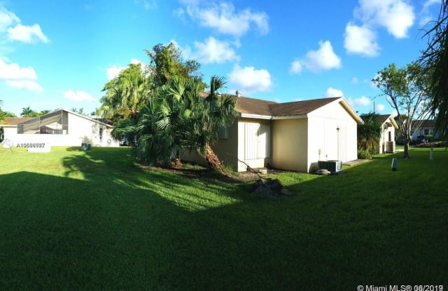 11739 SW 110th Ln - 11739 Southwest 110th Lane, Kendall, FL 33186