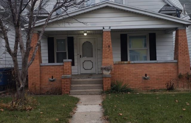 701 Berry St - 701 Berry Street, Toledo, OH 43605