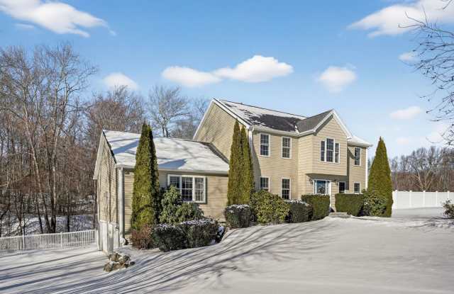 Spacious 4BR House in Millbury