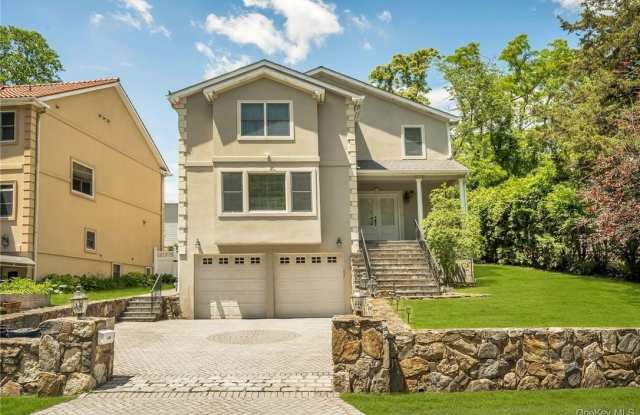 Photo of 696 Ridgeway