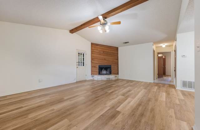 Spacious 2/1 Duplex in Central Taylor, Tx