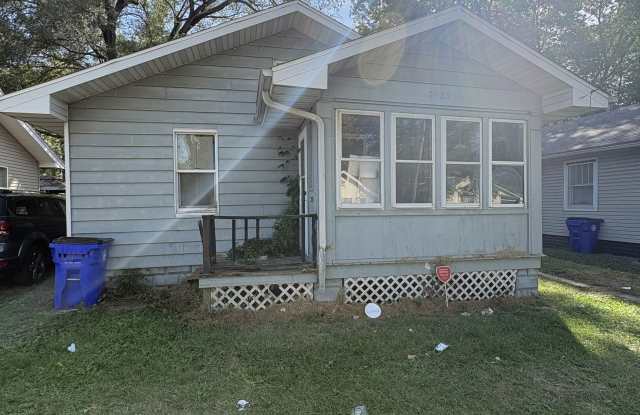 Photo of 2525 East Garfield Avenue