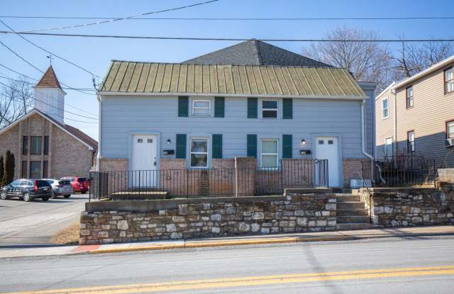 3 bedroom, 1 full/1 half bath, Duplex in Charles Town