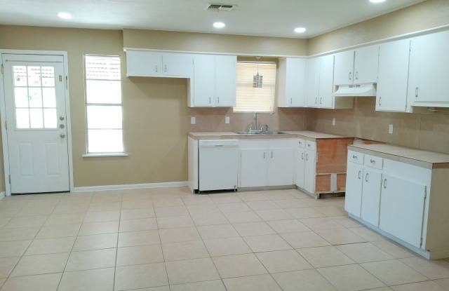 10609 Kingwood - 3/Bed 2/Bath - $1595/month