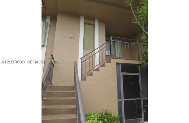 205 LAKEVIEW DR